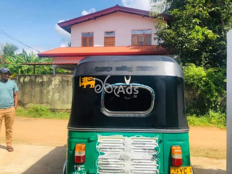 Bajaj 4 Stroke Three Wheel in Kurunegala